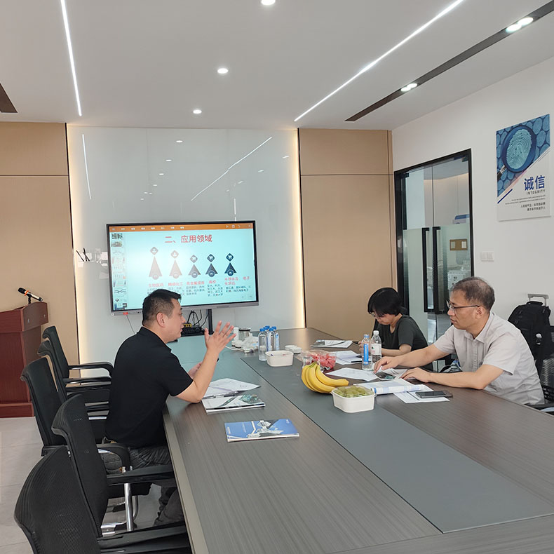 Клиент из Pharm-Tech(Tianjin)Co., Ltd посещает нашу компанию для сотрудничества