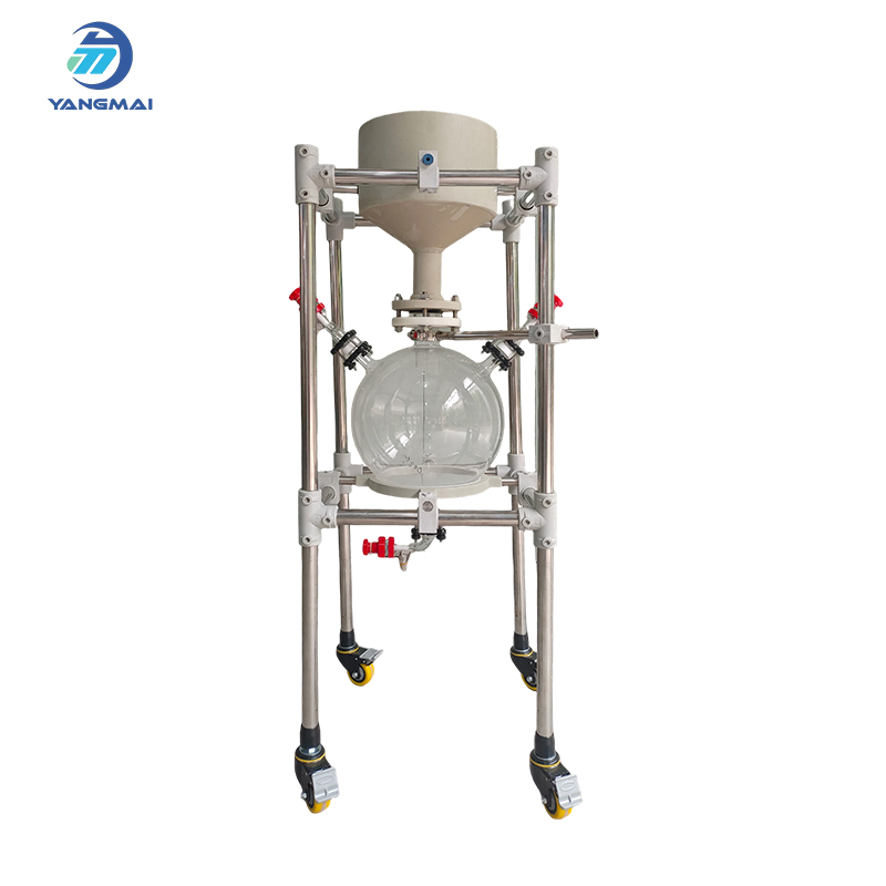 Керамическая воронка Бюхнера со стеклянной емкостью для сбора жидкости – эффективная система фильтрации для вашей лаборатории.